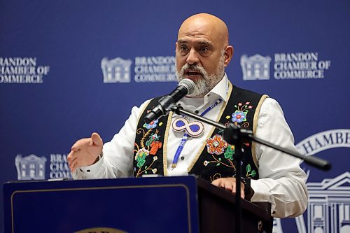 Manitoba Métis Federation Housing Minister Will Goodon addresses the Brandon Chamber of Commerce at the Clarion Hotel in Brandon on Thursday. (Connor McDowell/Brandon Sun) 