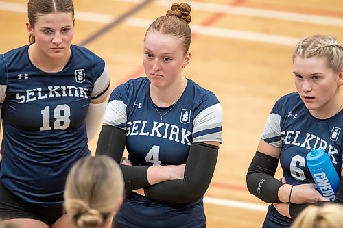 BROOK JONES / FREE PRESS
The Lord Selkirk Royals varsity girls volleyball team earned a victory over the visiting Mennonite Brethren Hawks in three straight sets (25-9, 25-11, 25-12-) in KPAC Tier 1 volleyball action at the Sellkirk Comp in Selkirk, Man., Wednesday, Sept. 18, 2024. Pictured: Selkirk Royals Danika Jakabek (left) Madeline Beerling (middle) and Alyssa Cador (right) listen to instructions from Royals assistant coach Kyla Anderson during a team timeout in the third set.