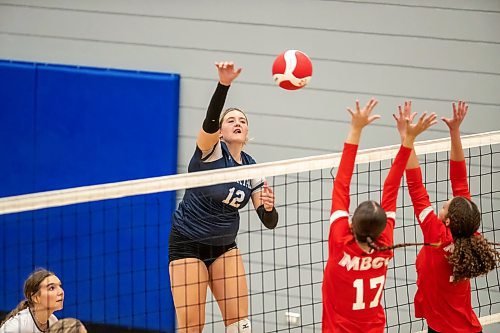 BROOK JONES / FREE PRESS
The Lord Selkirk Royals varsity girls volleyball team earned a victory over the visiting Mennonite Brethren Hawks in three straight sets (25-9, 25-11, 25-12-) in KPAC Tier 1 volleyball action at the Sellkirk Comp in Selkirk, Man., Wednesday, Sept. 18, 2024. Pictured: Selkirk Royals Brookly Grobb-Prins spikes the volleyball during the second set.