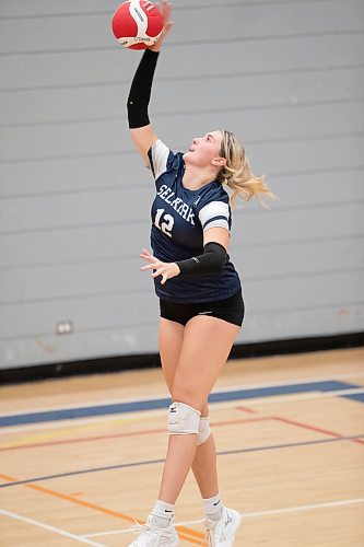 BROOK JONES / FREE PRESS
The Lord Selkirk Royals varsity girls volleyball team earned a victory over the visiting Mennonite Brethren Hawks in three straight sets (25-9, 25-11, 25-12-) in KPAC Tier 1 volleyball action at the Sellkirk Comp in Selkirk, Man., Wednesday, Sept. 18, 2024. Pictured: Selkirk Royals Brooklyn Grobb-Prins serves the volleyball during third set action.