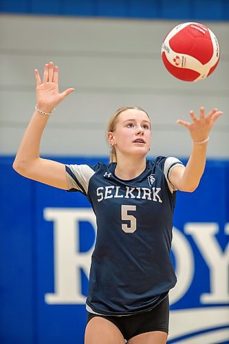 BROOK JONES / FREE PRESS
The Lord Selkirk Royals varsity girls volleyball team earned a victory over the visiting Mennonite Brethren Hawks in three straight sets (25-9, 25-11, 25-12-) in KPAC Tier 1 volleyball action at the Sellkirk Comp in Selkirk, Man., Wednesday, Sept. 18, 2024. Pictured: Selkirk Royals Paige Whiteside severs the volleyball during second set action.