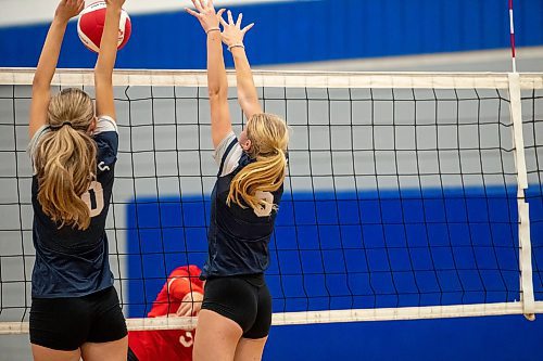 BROOK JONES / FREE PRESS
The Lord Selkirk Royals varsity girls volleyball team earned a victory over the visiting Mennonite Brethren Hawks in three straight sets (25-9, 25-11, 25-12-) in KPAC Tier 1 volleyball action at the Sellkirk Comp in Selkirk, Man., Wednesday, Sept. 18, 2024. Pictured: Selkirk Royals Kennedy Koreel (left) and teammate Paige Whiteside go up to block the volleyball.