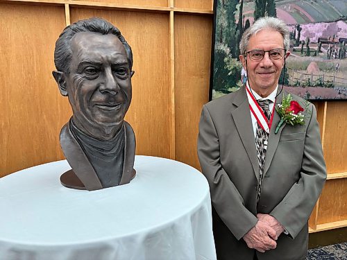 AARON EPP / FREE PRESS
Lotfollah Shafai stands with a bronze bust sculpted in his honour by local artist Madeleine Vrignon. Shafai was inducted into the Winnipeg Regional Real Estate Board&#x2019;s Citizens Hall of Fame on Thursday, September 19, 2024.