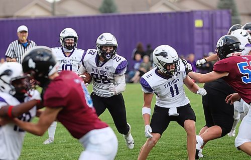 19092024
Brayden Smith #28 of the Vincent Massey Vikings runs the ball during high school football action against the Coll&#xe8;ge Sturgeon Heights Collegiate Huskies at VMHS on Thursday afternoon.
(Tim Smith/The Brandon Sun)