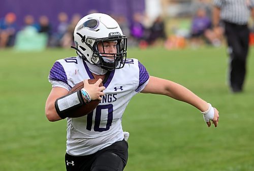 19092024
Quarterback Colten Malyon #10 of the Vincent Massey Vikings runs the ball during high school football action against the Coll&#xe8;ge Sturgeon Heights Collegiate Huskies at VMHS on Thursday afternoon.
(Tim Smith/The Brandon Sun)