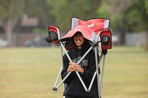 19092024
JT Findlay shelters himself from a light rain under a chair while watching the Vincent Massey Vikings take on the Coll&#xe8;ge Sturgeon Heights Collegiate Huskies at VMHS on Thursday afternoon.
(Tim Smith/The Brandon Sun)