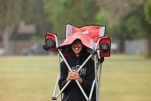 19092024
JT Findlay shelters himself from a light rain under a chair while watching the Vincent Massey Vikings take on the Coll&#xe8;ge Sturgeon Heights Collegiate Huskies at VMHS on Thursday afternoon.
(Tim Smith/The Brandon Sun)