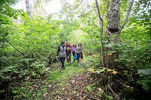 MIKAELA MACKENZIE / WINNIPEG FREE PRESS

Lockport School grade nine teacher Jodi Forfar and her students walk the trail at the grand opening of Lord Selkirk School Division&#x573; Albert Beach Trail field trip site on Thursday, Sept. 19, 2024.

For Maggie story.
Winnipeg Free Press 2024