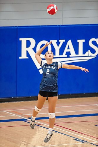 BROOK JONES / FREE PRESS
The Lord Selkirk Royals varsity girls volleyball team earned a victory over the visiting Mennonite Brethren Hawks in three straight sets (25-9, 25-11, 25-12-) in KPAC Tier 1 volleyball action at the Sellkirk Comp in Selkirk, Man., Wednesday, Sept. 18, 2024. Pictured: Selkirk Royals Rebecca Stutsky serves the volleyball during the second set.