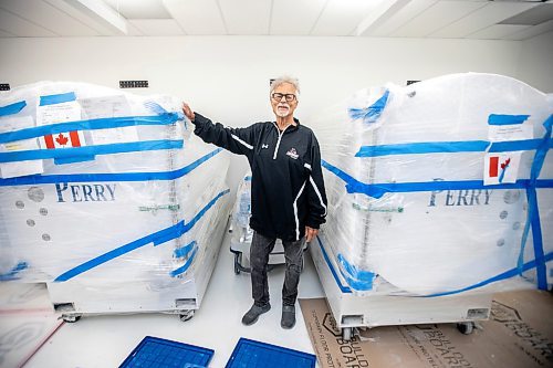 MIKAELA MACKENZIE / WINNIPEG FREE PRESS

Martin Hiebert, who is opening up Prairie Hyperbarics, in the under-construction space in Winnipeg on Tuesday, Sept. 17, 2024. Hiebert is a cancer survivor because of hyperbaric treatment he received in Alberta.

For Martin Cash story.
Winnipeg Free Press 2024