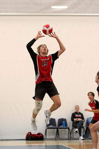 MacGregor Mustangs Kai Gaudet sets the ball during the Brandon University varsity boys' volleyball tournament on Friday. (Thomas Friesen/The Brandon Sun)