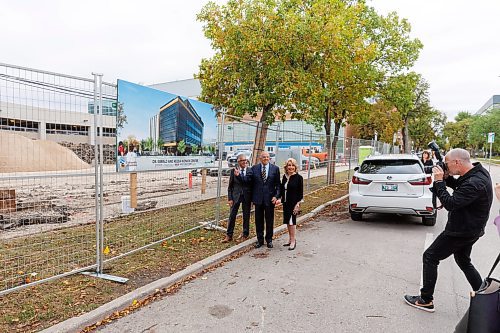 MIKE DEAL / FREE PRESS
(From left) President of University of Manitoba, Michael Benarroch, with Gerald and Reesa Niznick at the site of where the new state-of-the-art, 33,770 sq. ft.&#xa0;dental&#xa0;clinic and education centre at the Dr. Gerald Niznick College of Dentistry is under construction.
240920 - Friday, September 20, 2024.