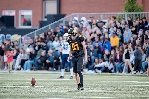 BROOK JONES / FREE PRESS
The Dakota Lancers host the visiting Grant Park Pirates in AAAA South East Winnipeg High School Football League action at Dakota Collegiate in Winnipeg, Man., Thursday, Sept. 19, 2024.