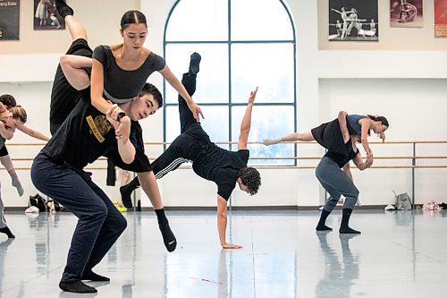 MIKAELA MACKENZIE / WINNIPEG FREE PRESS

Royal Winnipeg Ballet dancers rehearse &#x161;&#x25b;gat&#x259;m on Friday, Sept. 20, 2024. Choreographed by Cameron sink&#x2b7;&#x259; Fraser-Monroe, the piece will premiere at New York&#x2019;s Fall for Dance Festival next week.

For &#x2014; story.
Winnipeg Free Press 2024