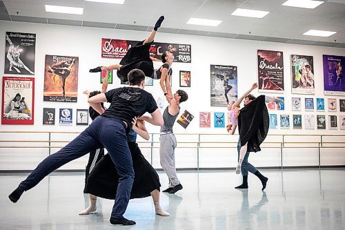 MIKAELA MACKENZIE / WINNIPEG FREE PRESS

Royal Winnipeg Ballet dancers rehearse &#x161;&#x25b;gat&#x259;m on Friday, Sept. 20, 2024. Choreographed by Cameron sink&#x2b7;&#x259; Fraser-Monroe, the piece will premiere at New York&#x2019;s Fall for Dance Festival next week.

For &#x2014; story.
Winnipeg Free Press 2024