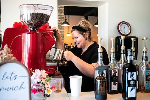 MIKAELA MACKENZIE / WINNIPEG FREE PRESS

Pam Holunga, owner, makes drinks at the Roasted Nomad on Friday, Sept. 20, 2024. 

For Eva story.
Winnipeg Free Press 2024