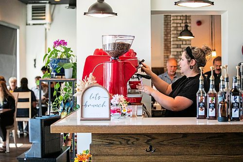 MIKAELA MACKENZIE / WINNIPEG FREE PRESS

Pam Holunga, owner, makes drinks at the Roasted Nomad on Friday, Sept. 20, 2024. 

For Eva story.
Winnipeg Free Press 2024