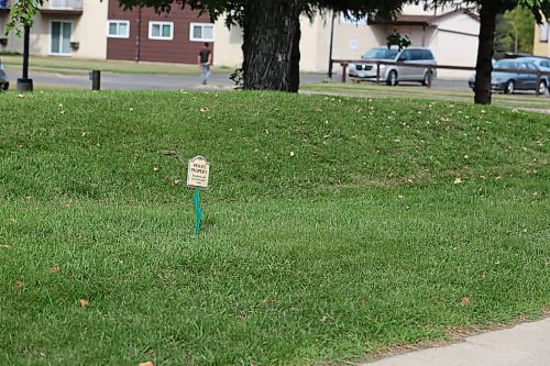 The signage place on the lawn by the management of Village Green Apartment (Abiola Odutola/The Brandon Sun)