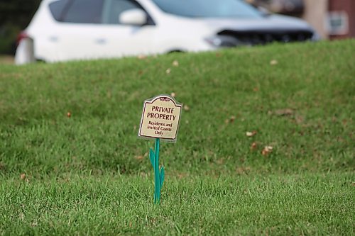 The signage place on the lawn by the management of Village Green Apartment (Abiola Odutola/The Brandon Sun)