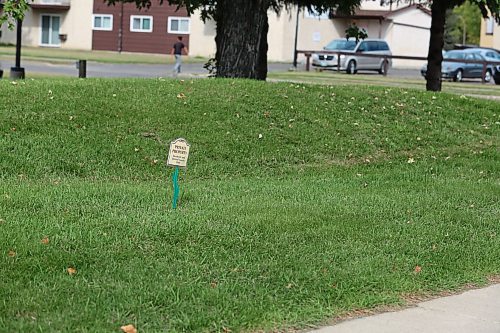 The signage place on the lawn by the management of Village Green Apartment (Abiola Odutola/The Brandon Sun)