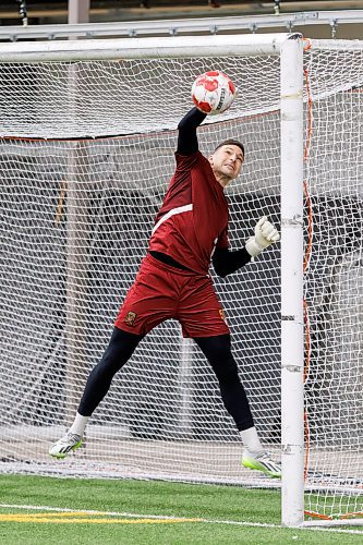 MIKE DEAL / FREE PRESS
Valour FC goalkeeper Jonathan Viscosi during practice at the WSF Soccer South Thursday.
240411 - Thursday, April 11, 2024.