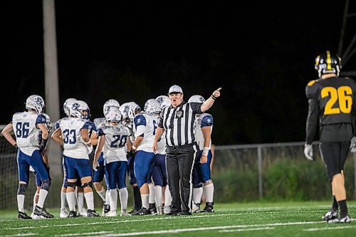 BROOK JONES / FREE PRESS
The Dakota Lancers host the visiting Grant Park Pirates in AAAA South East Winnipeg High School Football League action at Dakota Collegiate in Winnipeg, Man., Thursday, Sept. 19, 2024. Pictured: Lori Turksi is a female head referee in the WHFL and member of the Manitoba Football Officials.