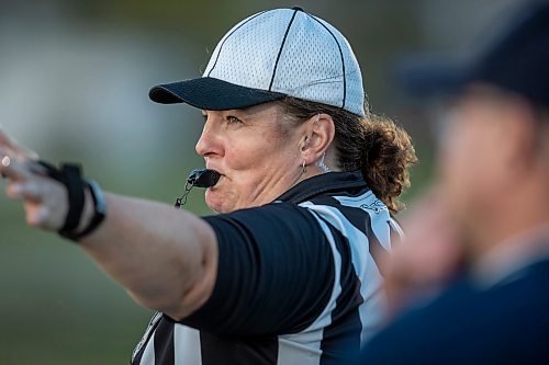 BROOK JONES / FREE PRESS
The Dakota Lancers host the visiting Grant Park Pirates in AAAA South East Winnipeg High School Football League action at Dakota Collegiate in Winnipeg, Man., Thursday, Sept. 19, 2024. Pictured: Lori Turksi is a female head referee in the WHSFL and a member of the Manitoba Football Officials Association.