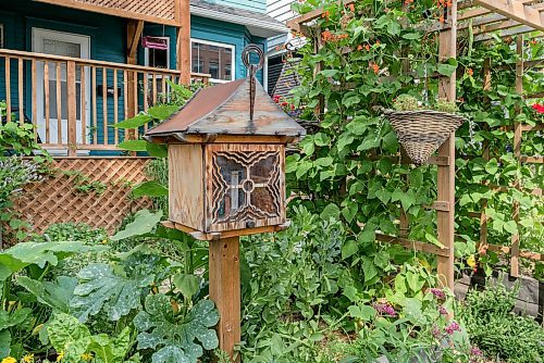 Shannon Bahuad / Winnipeg Free Press
Want to maximize a tiny space? Plant an abundance of perennials and food plants.