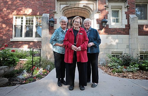 Ruth Bonneville / Free Press

VOLUNTEER - Women's Club

Carolynne Presser (centre) with Dianne Beaven (left) and Sue Bishop, volunteers from the University Women's Club, a 115-year-old group that creates a nurturing environment for its members through advocacy, scholarships, continuing education, community outreach, and enriching social activities. 

The group is gearing up for a &quot;Vintage Hats &amp; Afternoon Tea&quot; fundraiser. This photo is for my Oct. 1 column.


See story by. Aaron

Sept 25th,  2024