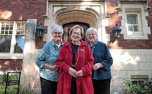 Ruth Bonneville / Free Press

VOLUNTEER - Women's Club

Carolynne Presser (centre) with Dianne Beaven (left) and Sue Bishop, volunteers from the University Women's Club, a 115-year-old group that creates a nurturing environment for its members through advocacy, scholarships, continuing education, community outreach, and enriching social activities. 

The group is gearing up for a &quot;Vintage Hats &amp; Afternoon Tea&quot; fundraiser. This photo is for my Oct. 1 column.


See story by. Aaron

Sept 25th,  2024