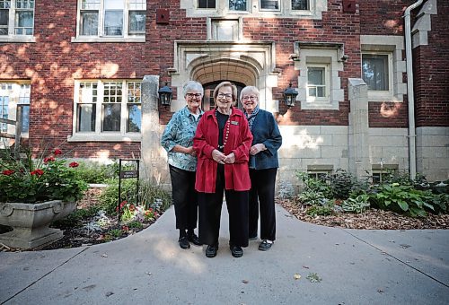 Ruth Bonneville / Free Press

VOLUNTEER - Women's Club

Carolynne Presser (centre) with Dianne Beaven (left) and Sue Bishop, volunteers from the University Women's Club, a 115-year-old group that creates a nurturing environment for its members through advocacy, scholarships, continuing education, community outreach, and enriching social activities. 

The group is gearing up for a &quot;Vintage Hats &amp; Afternoon Tea&quot; fundraiser. This photo is for my Oct. 1 column.


See story by. Aaron

Sept 25th,  2024