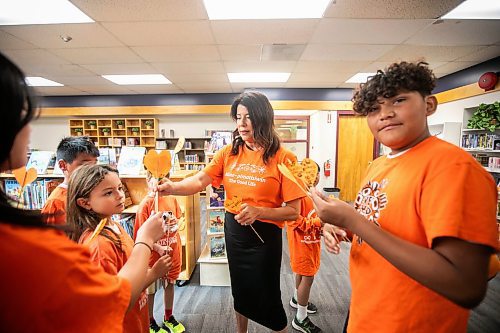 MIKAELA MACKENZIE / FREE PRESS
	
Teacher-librarian Suzanne Beauregard hands out orange hearts to students at cole Van Walleghem School Thursday, Sept. 26, 2024. Beauregard helped put together the orange heart walkway project at the school.

For Maggie story.
Winnipeg Free Press 2024