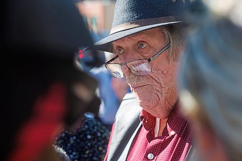 MIKE DEAL / FREE PRESS
John Feldsted, a board member for Good Neighbours, speaks to media while a group of seniors rally outside City Hall chanting and waving signs to cars driving by on Main Street, to support Seniors Centres in Winnipeg and to draw attention to the fight for Good Neighbours Active Living Centre&#x2019;s building management rights Thursday morning.
Reporter: Nicole Buffie
240926 - Thursday, September 26, 2024.