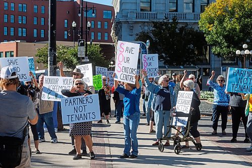 MIKE DEAL / FREE PRESS
A group of seniors rally outside City Hall chanting and waving signs to cars driving by on Main Street, to support Seniors Centres in Winnipeg and to draw attention to the fight for Good Neighbours Active Living Centre&#x2019;s building management rights Thursday morning.
Reporter: Nicole Buffie
240926 - Thursday, September 26, 2024.