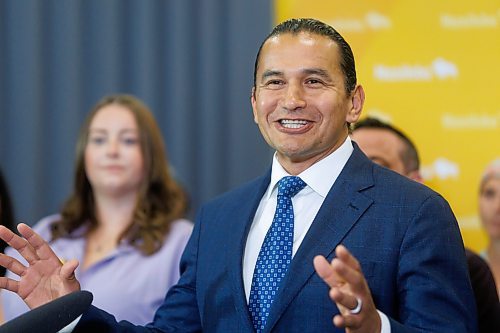 MIKE DEAL / FREE PRESS
Premier Wab Kinew along with Health, Seniors and Long-Term Care Minister Uzoma Asagwara announce at a media event held at the Grace Hospital, that the Manitoba government is over halfway to its goal of hiring 1,000 net new health-care workers, Thursday afternoon.
Reporter: Chris Kitching
240926 - Thursday, September 26, 2024.