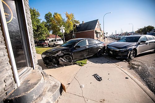 MIKAELA MACKENZIE / FREE PRESS
	
Two vehicles damaged in a collision outside of 420 Giggles at 713 McPhillips Street on Thursday, Sept. 26, 2024.

Winnipeg Free Press 2024