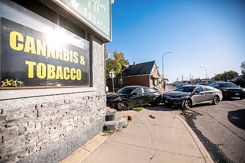 MIKAELA MACKENZIE / FREE PRESS
	
Two vehicles damaged in a collision outside of 420 Giggles at 713 McPhillips Street on Thursday, Sept. 26, 2024.

Winnipeg Free Press 2024