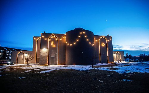 JOHN WOODS / FREE PRESS FILES
The Winnipeg Grand Mosque on Waverley Street in March