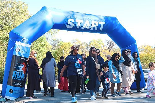 NICOLE BUFFIE / FREE PRESS The concerning phone calls came on the heels of the third-annual fundraising run organized by the Ahmadiyya Muslim Elders Association. The run collects funds for the Children’s Hospital Foundation of Manitoba and the Manitoba Association of Women’s Shelters.