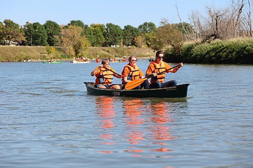 Canoeists paddle down the Assiniboine River from Dinsdale Park to the Riverbank Discovery Centre on Saturday in the annual Pulling Together voyage hosted by Brandon Police Service, Brandon Urban Aboriginal Peoples Council and Truth and Reconciliation Week Committee, to mark the National Day for Truth and Reconciliation. (Michele McDougall/The Brandon Sun)
 