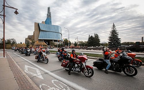 JOHN WOODS / FREE PRESS
People gather for Truth And Reconciliation Day or Orange Shirt Day in Manitoba as they pass CMHR in Winnipeg Monday, September 30, 2024.  

Reporter: tyler