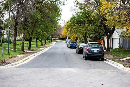 MIKAELA MACKENZIE / FREE PRESS
	
Freshly paved Augusta Drive near Chancellor Drive at the north (Arthur A. Leach Junior High) end on Tuesday, Oct. 1, 2024.

For long-term construction story.
Winnipeg Free Press 2024