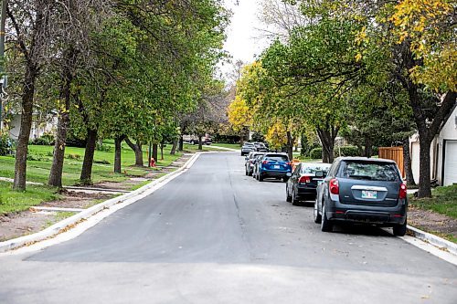 MIKAELA MACKENZIE / FREE PRESS
	
Freshly paved Augusta Drive near Chancellor Drive at the north (Arthur A. Leach Junior High) end on Tuesday, Oct. 1, 2024.

For long-term construction story.
Winnipeg Free Press 2024