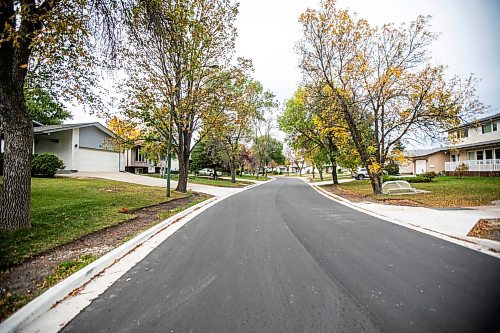 MIKAELA MACKENZIE / FREE PRESS
	
Freshly paved Augusta Drive between Chancellor and Lakeside Drives on Tuesday, Oct. 1, 2024.

For long-term construction story.
Winnipeg Free Press 2024