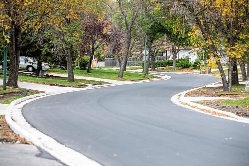 MIKAELA MACKENZIE / FREE PRESS
	
Freshly paved Augusta Drive between Chancellor and Lakeside Drives on Tuesday, Oct. 1, 2024.

For long-term construction story.
Winnipeg Free Press 2024