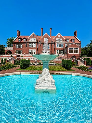 SHEL ZOLKEWICH / FREE PRESS
With 39 rooms, Glensheen Mansion is impressive inside and out. The historic home sits on the Lake Superior shoreline.