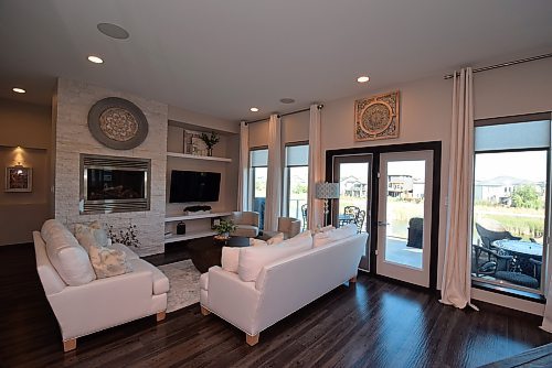 TODD LEWYS / FREE PRESS
Cosy and inviting, the living room is privy to a great wetland view through three windows and a double garden door.