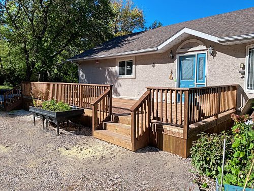 MARC LABOSSIERE / FREE PRESS
The main leg of the deck features a staircase to the entry door, with railings along the perimeter.