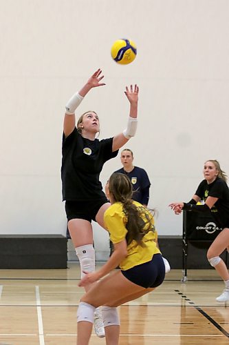 Carly Thomson sets during Brandon University Bobcats women's volleyball practice at the Healthy Living Centre on Wednesday. (Thomas Friesen/The Brandon Sun)