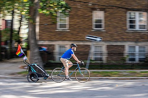 MIKAELA MACKENZIE / FREE PRESS
	
Andrew Kohan cycles in the bike lane along Assiniboine Avenue (near where a moving vehicle recently blocked the route) on Wednesday, Oct. 2, 2024. While parking in bike lanes is illegal, it isn&#x574; often ticketed.

For Malak story.
Winnipeg Free Press 2024